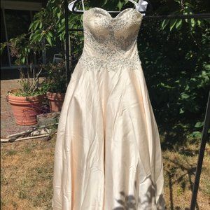 Wedding Dress (Satin, Ivory, ~ size 4 (flexible))